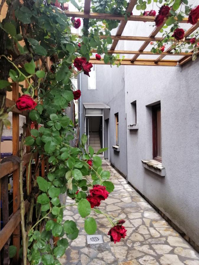 Hotel Nest Belgrado Exterior foto